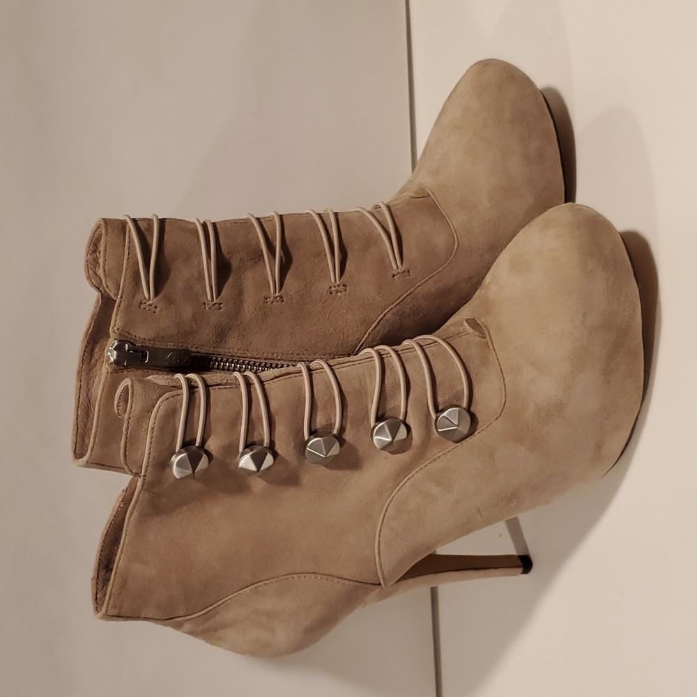 Vince Camuto size 8